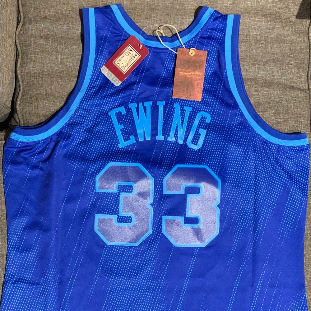 Mitchell & Ness New York Knicks 1991-92 NBA Retro Jersey - Picture 3 of 12